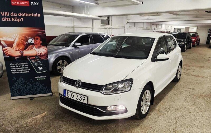 Vit Begagnad 2016 VW Polo Halvkombi | 109 900 kr (Marknadspris) - Bild 1/4