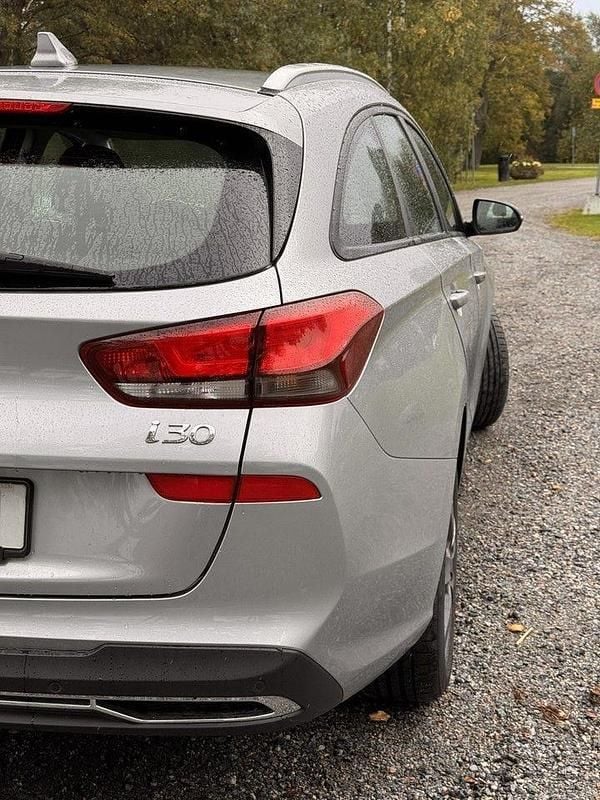 Begagnad Hyundai i30 Essential 120 HK (88 kW) 2023 Grå Kombi