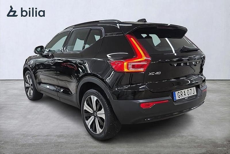 Begagnad Volvo XC40 Core 185 kW (252 HK) 2022 Svart SUV