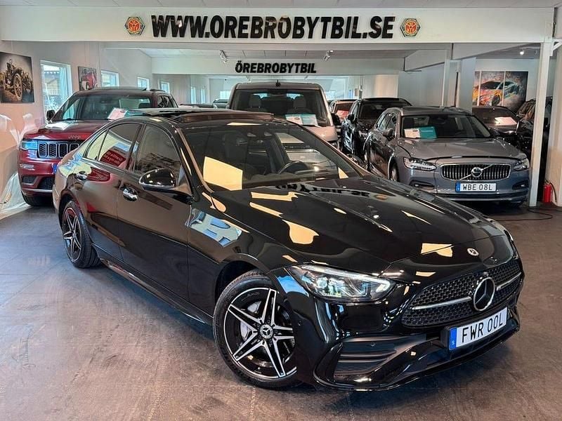 Svart Begagnad 2023 Mercedes C300 AMG Sedan | 529 900 kr - Bild 1/4
