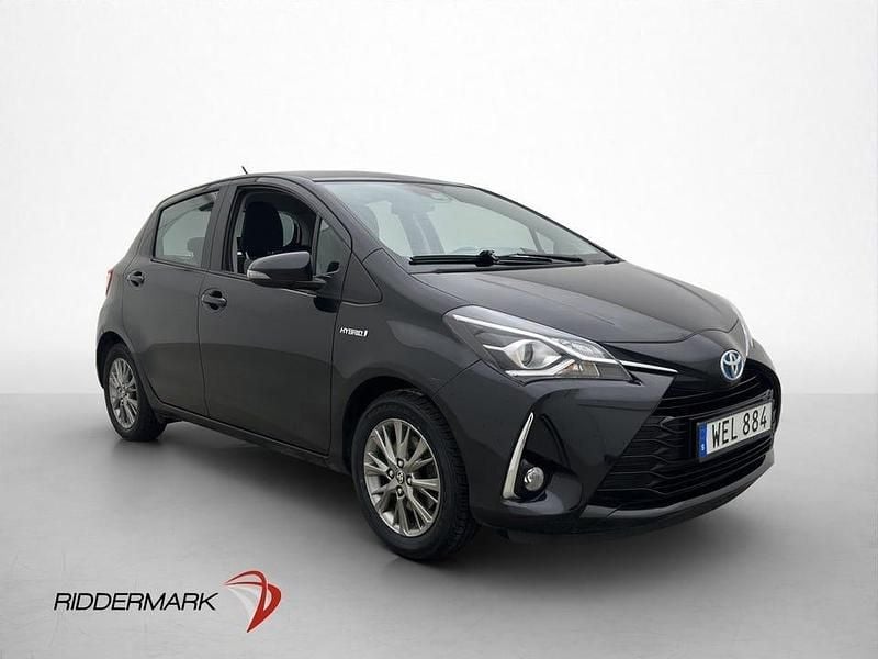 Begagnad Toyota Yaris Hybrid Active 101 HK (74 kW) 2018 Svart Halvkombi