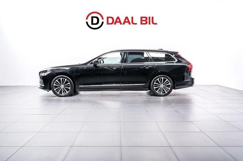 Begagnad Volvo V90 Core 350 HK (257 kW) 2023 Svart Kombi