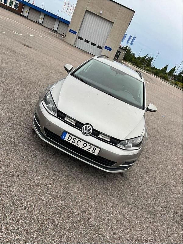 Silver Begagnad 2015 VW Golf VII Kombi | 95 000 kr (Marknadspris) - Bild 1/4