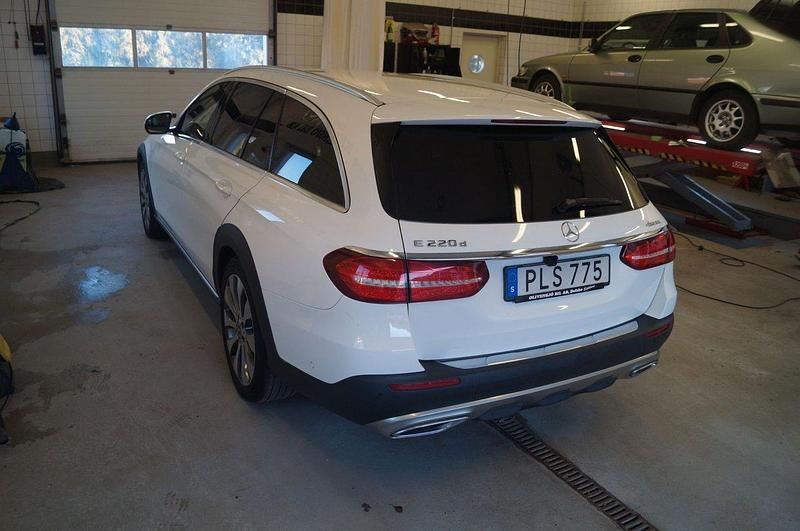 Begagnad Mercedes E220 All-Terrain Avantgarde 195 HK (143 kW) 2017 Vit Kombi