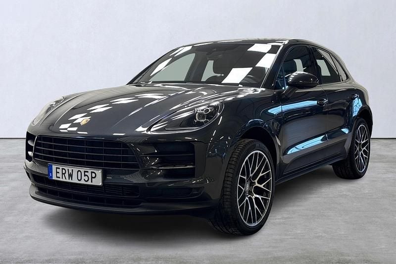 Mörkgrå Begagnad 2020 Porsche Macan SUV | 539 900 kr (Marknadspris) - Bild 1/4