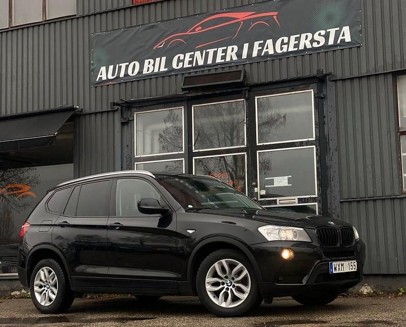 Svart Begagnad 2011 BMW X3 SUV | 109 900 kr (Marknadspris) - Bild 1/4