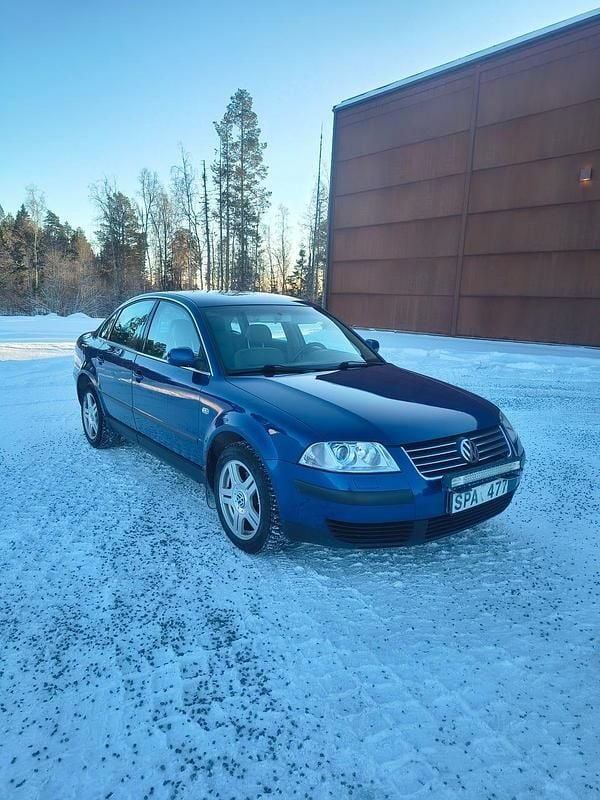 Begagnad 2001 VW Passat Sedan | 29 900 kr (Lite dyr) - Bild 1/4