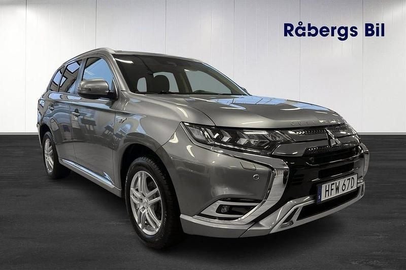 Begagnad Mitsubishi Outlander 224 HK (164 kW) 2020 Grå SUV