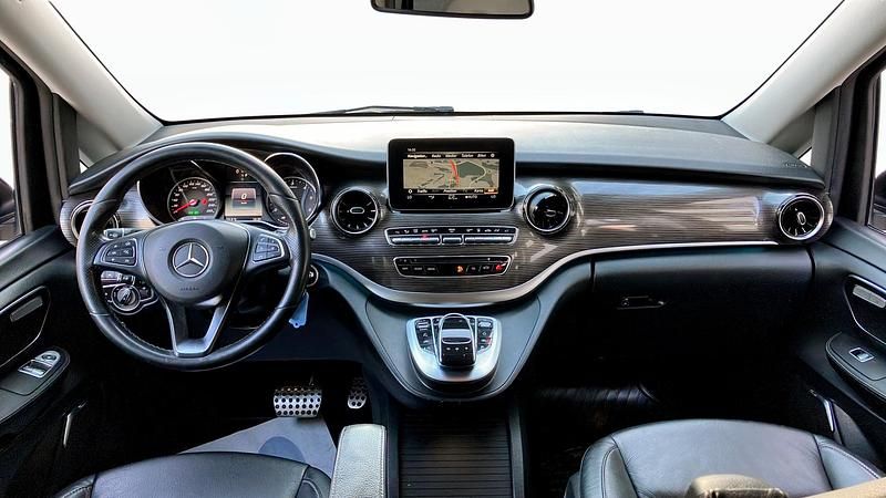 Begagnad Mercedes V300 AMG 239 HK (175 kW) 2019 Blå Minibuss