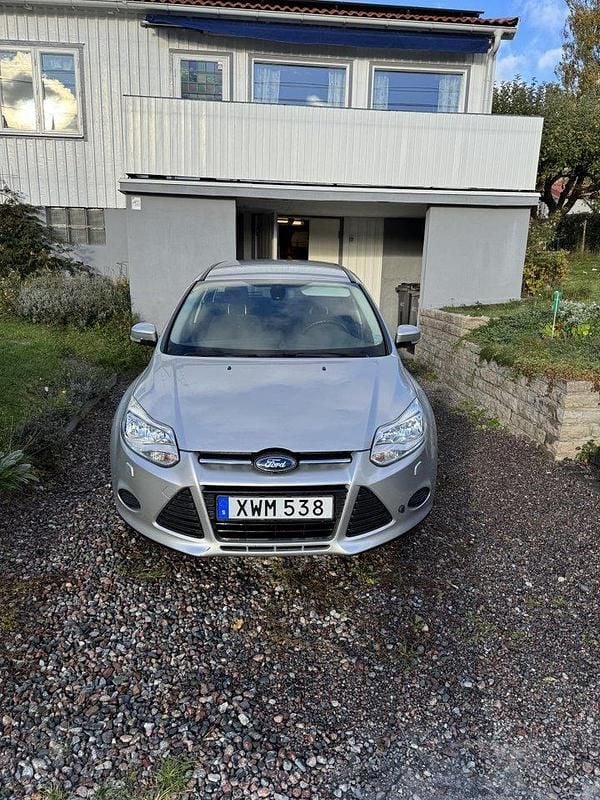 Grå Begagnad 2014 Ford Focus Kombi | 65 000 kr (Bra pris) - Bild 1/4