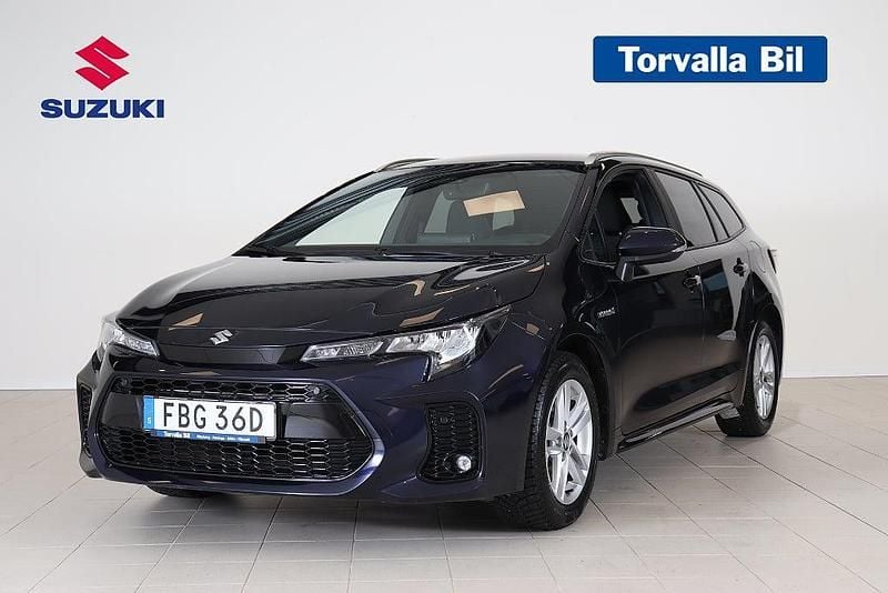 Blå Begagnad 2023 Suzuki Swace Kombi | 249 000 kr (Marknadspris) - Bild 1/4