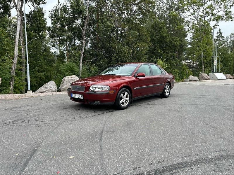 Röd Begagnad 2000 Volvo S80 Sedan | 15 000 kr (Marknadspris) - Bild 1/4