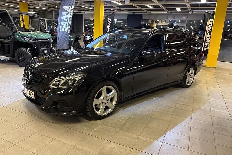 Svart Begagnad 2014 Mercedes E220 Classic Kombi | 164 900 kr (Lite dyr) - Bild 1/4