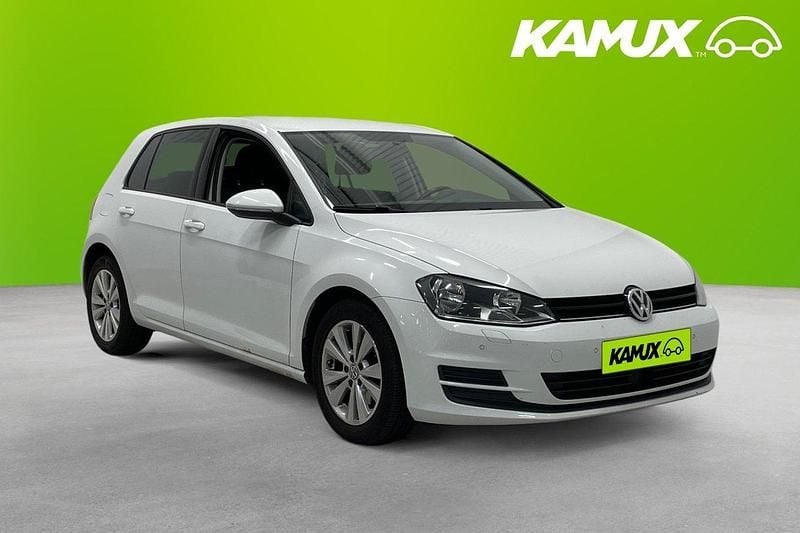 Vit Begagnad 2017 VW Golf VII Halvkombi | 119 700 kr (Marknadspris) - Bild 1/4