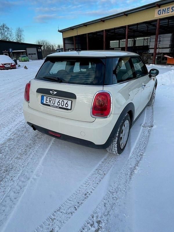 Begagnad Mini ONE 75 HK (55 kW) 2015 Halvkombi