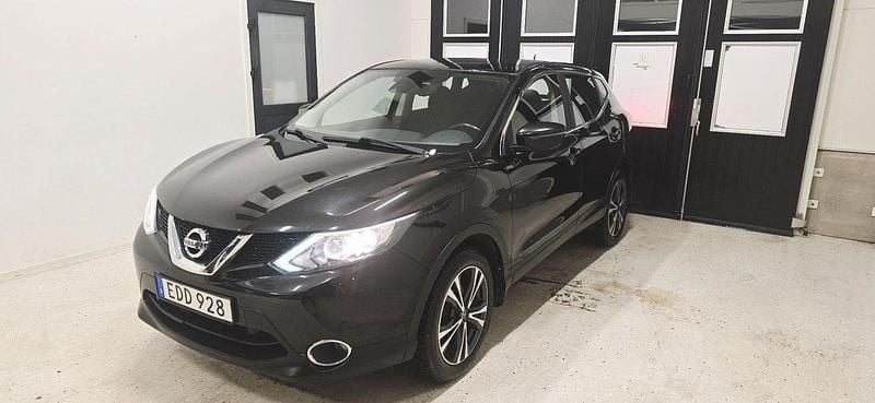 Svart Begagnad 2016 Nissan Qashqai SUV | 119 900 kr (Marknadspris) - Bild 1/4
