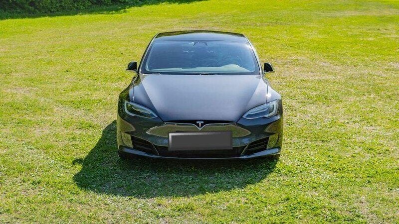 Grå Begagnad 2017 Tesla Model S Sedan | 200 000 kr (Bra pris) - Bild 1/4