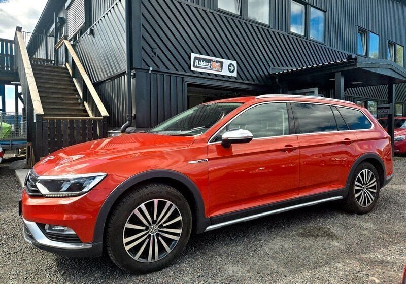 Orange Begagnad 2017 VW Passat Alltrack Kombi | 159 900 kr (Bra pris) - Bild 1/4