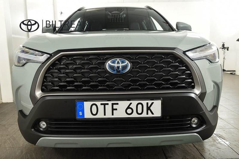 Begagnad Toyota Corolla Cross Style 197 HK (144 kW) 2023 Grön SUV
