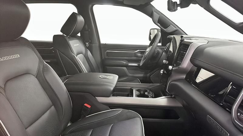 Ny RAM 1500 426 HK (313 kW) 2025 Svart Pickup