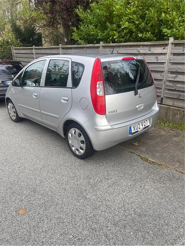 Silver Begagnad 2006 Mitsubishi Colt Halvkombi | 16 000 kr (Marknadspris) - Bild 1/3
