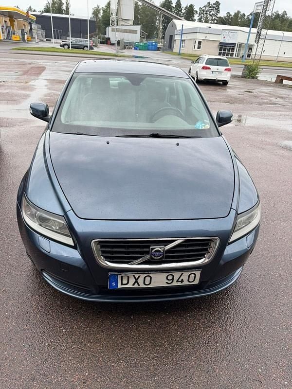 Begagnad 2008 Volvo S40 Sedan | 28 000 kr (Bra pris) - Bild 1/4