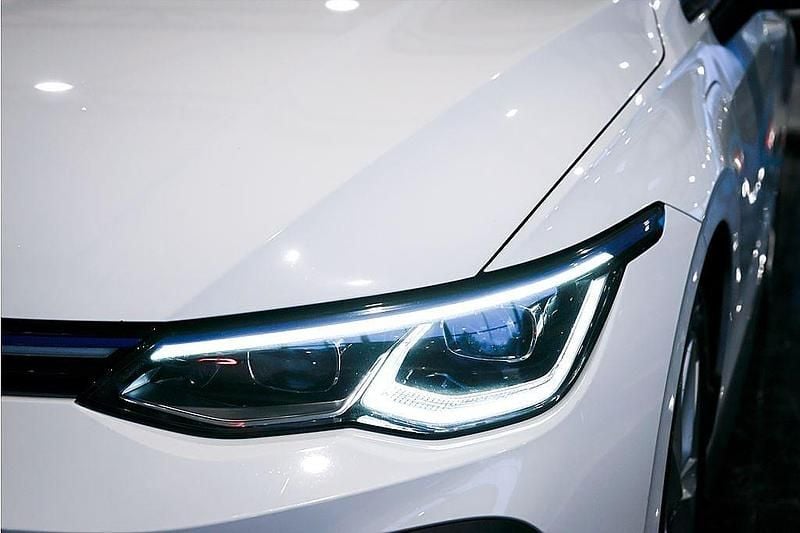 Begagnad VW Golf VII GTE 150 HK (110 kW) 2021 Vit Halvkombi