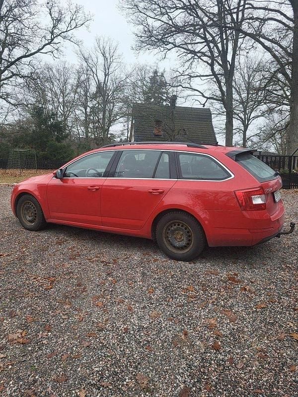 Röd Begagnad 2017 Skoda Octavia GreenLine Kombi | 90 000 kr (Bra pris) - Bild 1/4