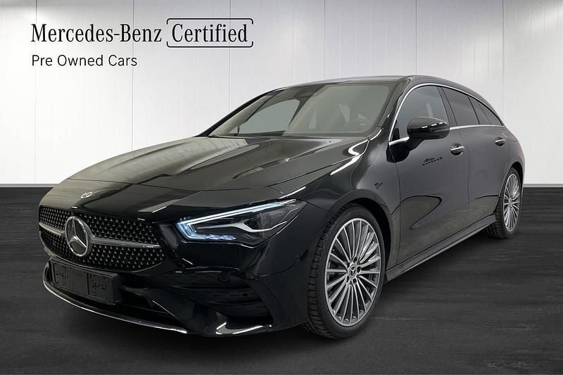 Svart Ny 2025 Mercedes CLA200 Shooting Brake AMG Kombi | 455 800 kr (Marknadspris) - Bild 1/4