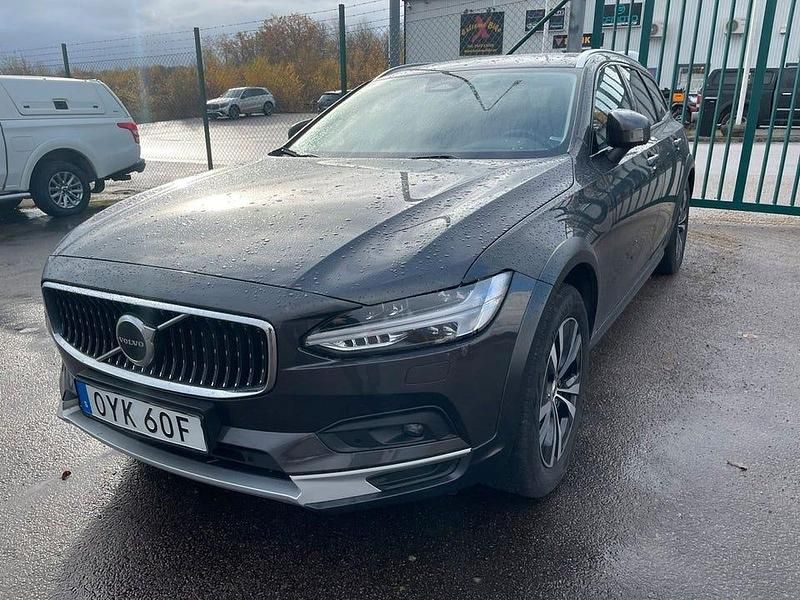 Grå (savilegrå metallic) Begagnad 2024 Volvo V90 CC Core Kombi | 409 000 kr (Lite dyr) - Bild 1/2