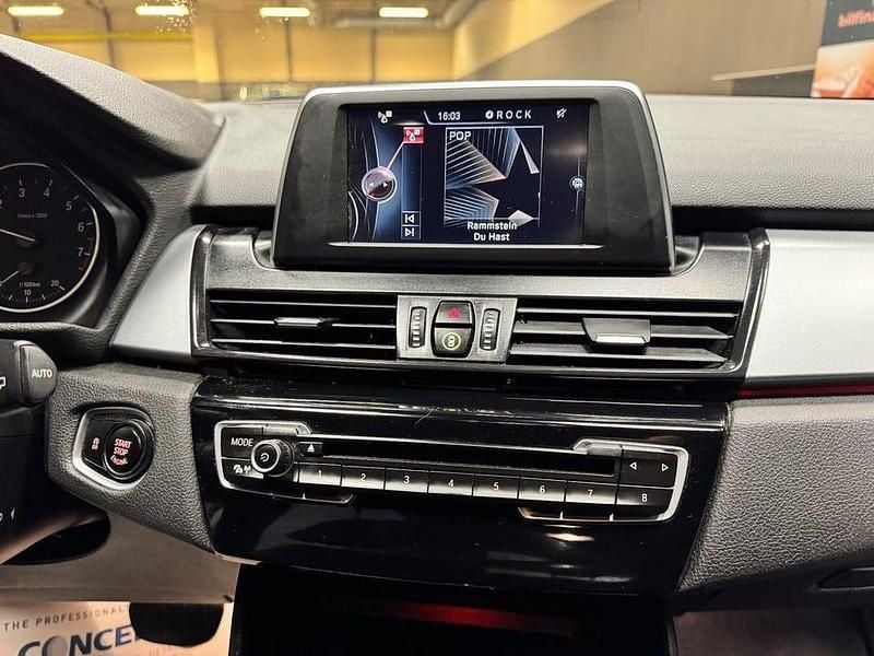 Begagnad BMW 218 Gran Tourer Advantage 136 HK (100 kW) 2017 Svart Minibuss