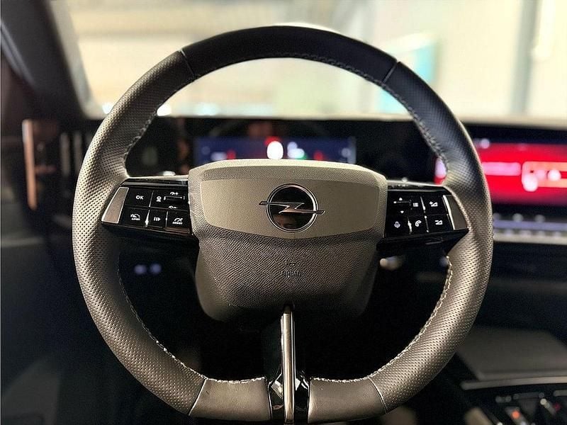 Begagnad Opel Astra GS Line 180 HK (132 kW) 2022 Svart Halvkombi