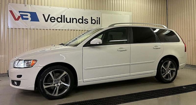 Begagnad Volvo V50 Momentum 150 HK (110 kW) 2011 Vit Kombi