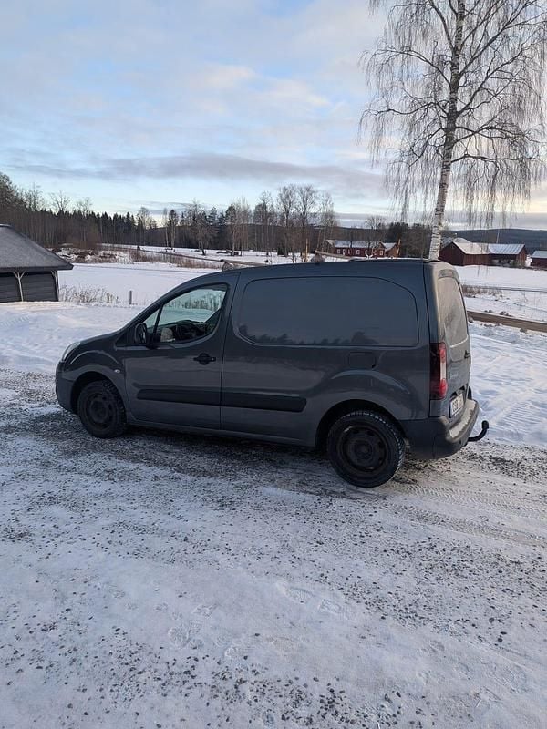 Begagnad Citroën Berlingo 90 HK (66 kW) 2014 Metallic Minibuss