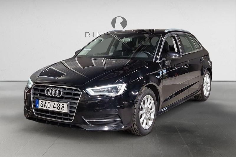 Svart Begagnad 2015 Audi A3 Sportback Attraction Halvkombi | 119 900 kr (Marknadspris) - Bild 1/3