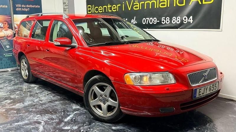 Begagnad Volvo V70 163 HK (119 kW) 2007 Röd Kombi