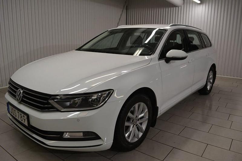 Vit Begagnad 2016 VW Passat Kombi | 114 000 kr (Marknadspris) - Bild 1/3