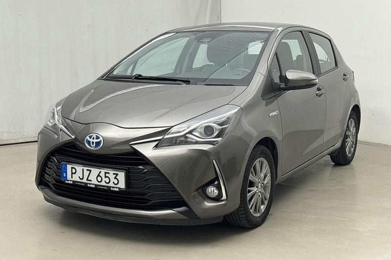 Mörkgrå Begagnad 2017 Toyota Yaris | 89 000 kr - Bild 1/4
