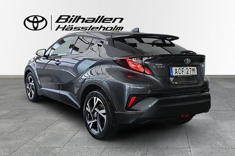 Begagnad Toyota C-HR 124 HK (91 kW) 2022 Mörkgrå SUV