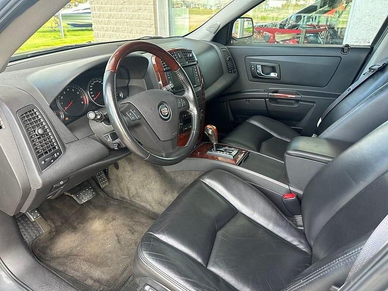 Begagnad Cadillac SRX 325 HK (239 kW) 2004 Grå SUV