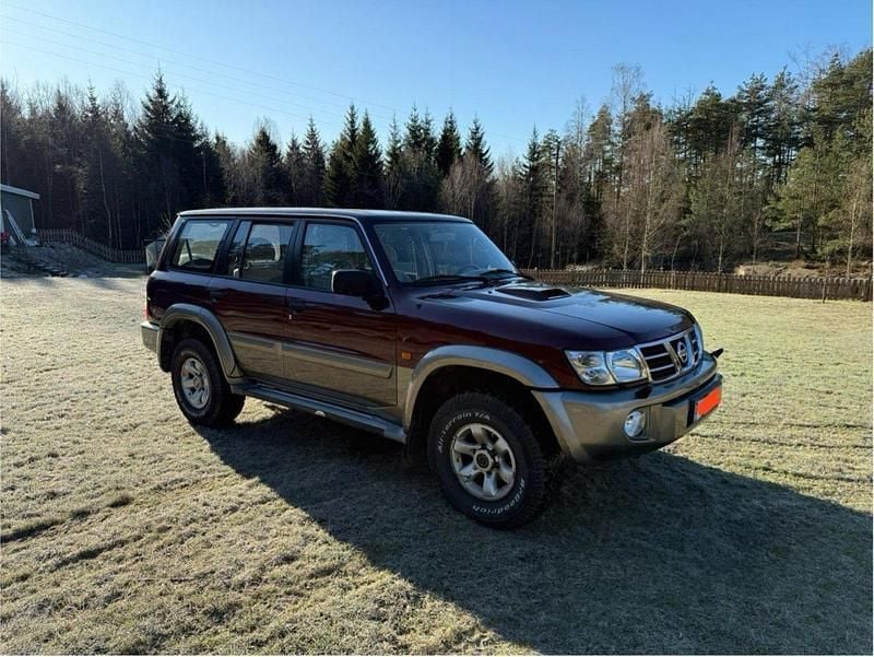 Röd Begagnad 2003 Nissan Patrol SUV | 115 000 kr - Bild 1/3