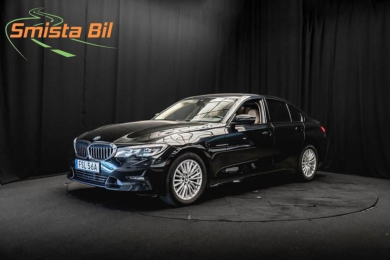 Svart Begagnad 2019 BMW 320 Shadowline Sedan | 249 900 kr (Marknadspris) - Bild 1/3