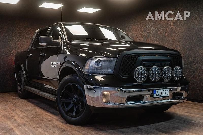 Svart Begagnad 2018 RAM 1500 Pickup | 399 500 kr (Marknadspris) - Bild 1/4