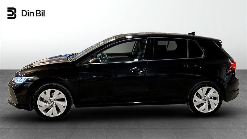 Begagnad VW Golf VIII Life 150 HK (110 kW) 2024 Grenadilla black metallic Kombi