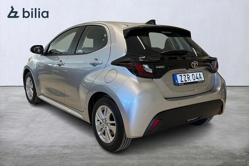 Ny Toyota Yaris 2025 Silver Halvkombi