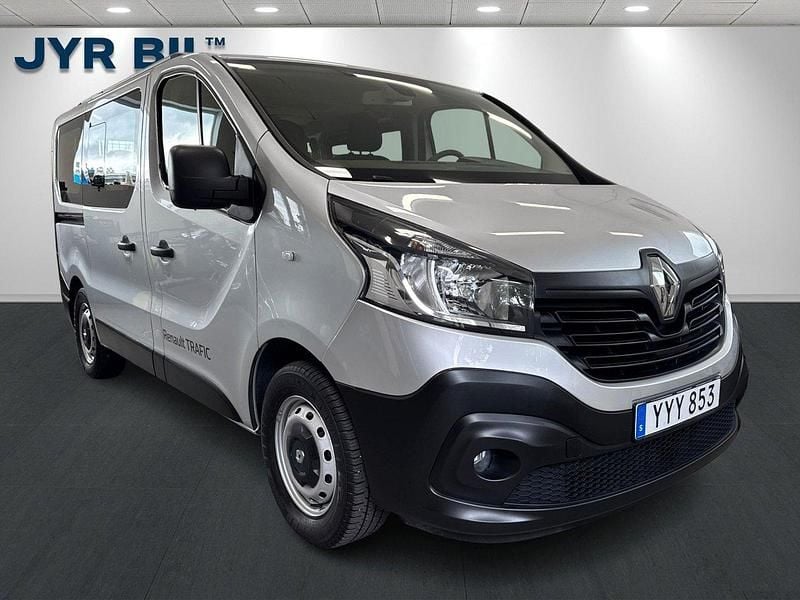 Silver Begagnad 2017 Renault Trafic Van | 229 000 kr - Bild 1/4