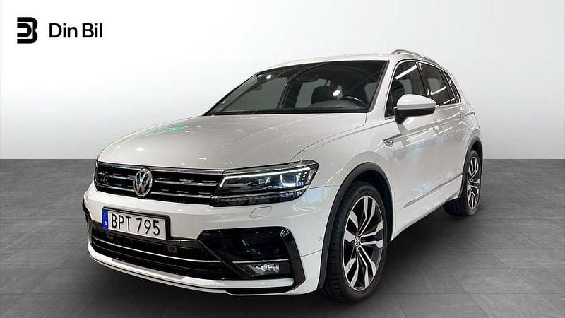 Vit Begagnad 2018 VW Tiguan R-line SUV | 244 900 kr (Marknadspris) - Bild 1/4