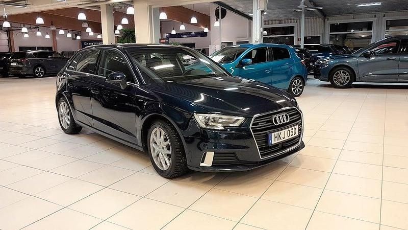Begagnad Audi A3 Sportback Proline 184 HK (135 kW) 2019 Blå Halvkombi