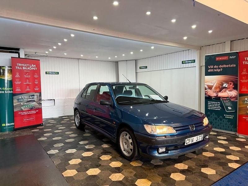 Begagnad Peugeot 306 Sport 121 HK (88 kW) 1996 Mörkblå Halvkombi