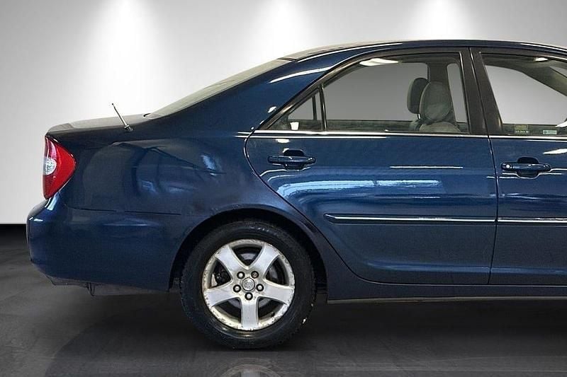 Begagnad Toyota Camry 186 HK (136 kW) 2001 Mörkblå Sedan